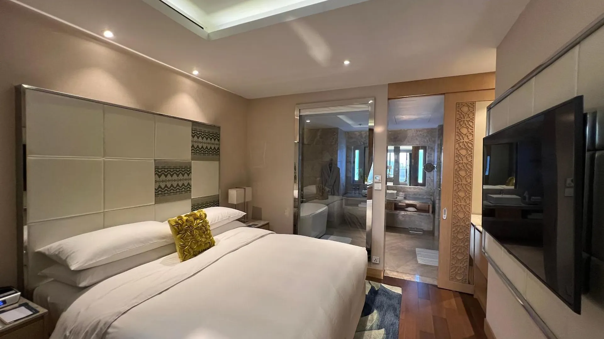 Renaissance Dhaka Gulshan Hotel 5*,  Bangladesh